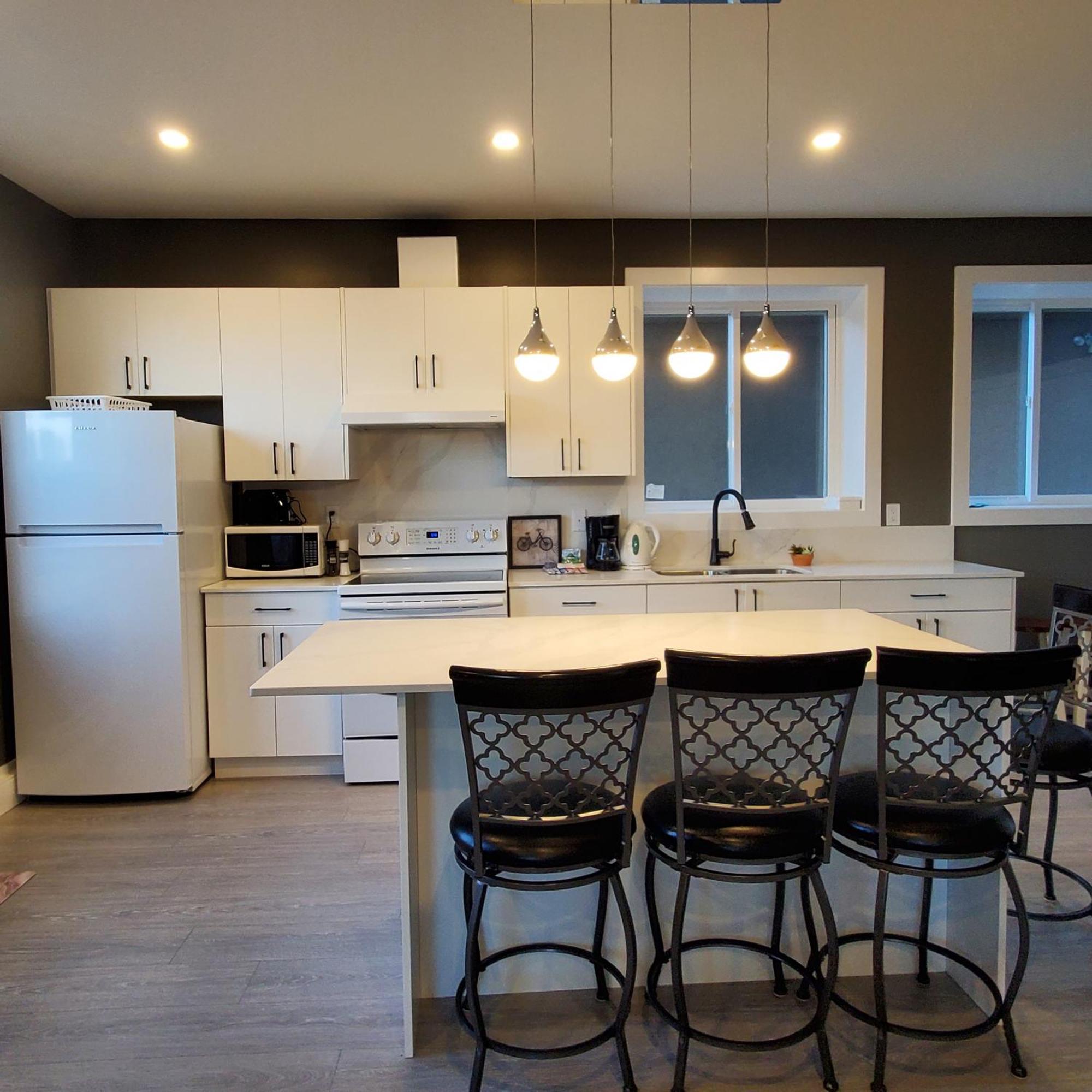 Mountain Retreat 3 Bedroom Garden House Near Heritage Park, Coliseum , Hwy 1, Fishing, Cultus Lake Chilliwack Szoba fotó