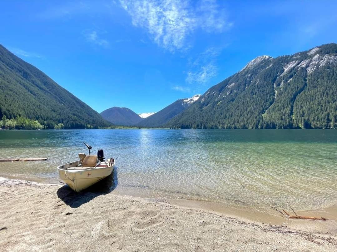Mountain Retreat 3 Bedroom Garden House Near Heritage Park, Coliseum , Hwy 1, Fishing, Cultus Lake Chilliwack Szoba fotó